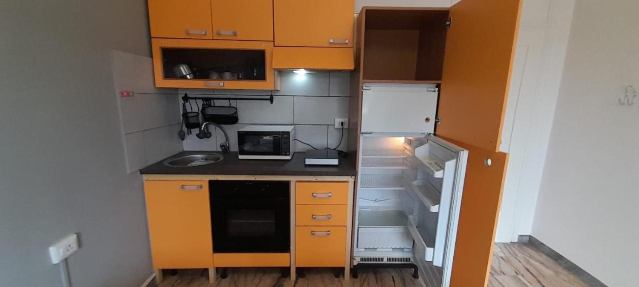 I Feel Orange Hotel Legnano Ngoại thất bức ảnh